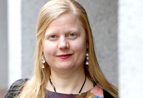 Lähikasvokuvassa turvapaikkatutkija Erna Bodström.