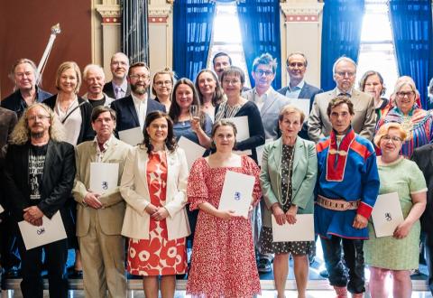 Pristagarna 2026 med forsknings- och kulturminister Mari-Leena Talvitie.